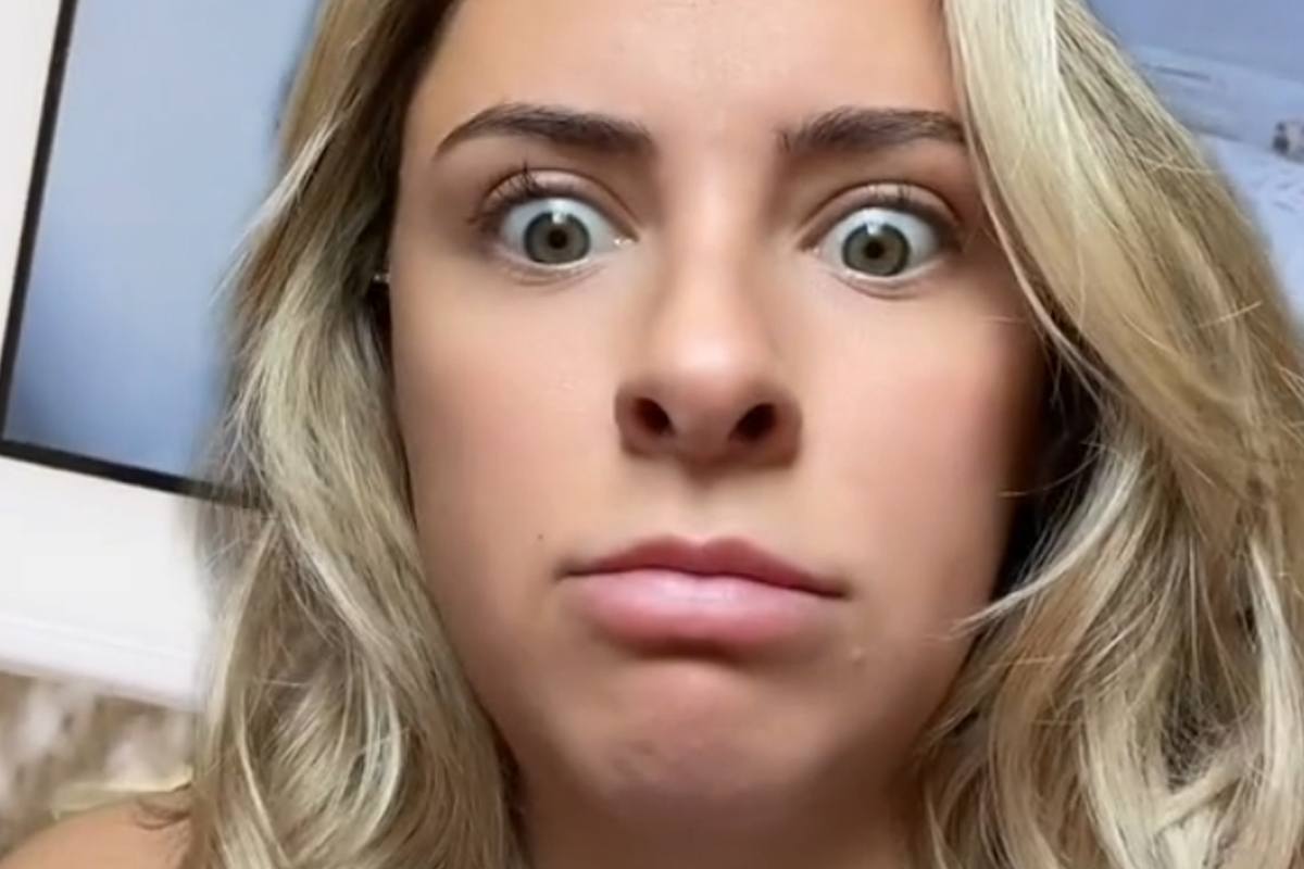 Mama kijkt via camera even hoe het met haar ‘slapende’ baby gaat. Maar dan? AKELIG! (video)