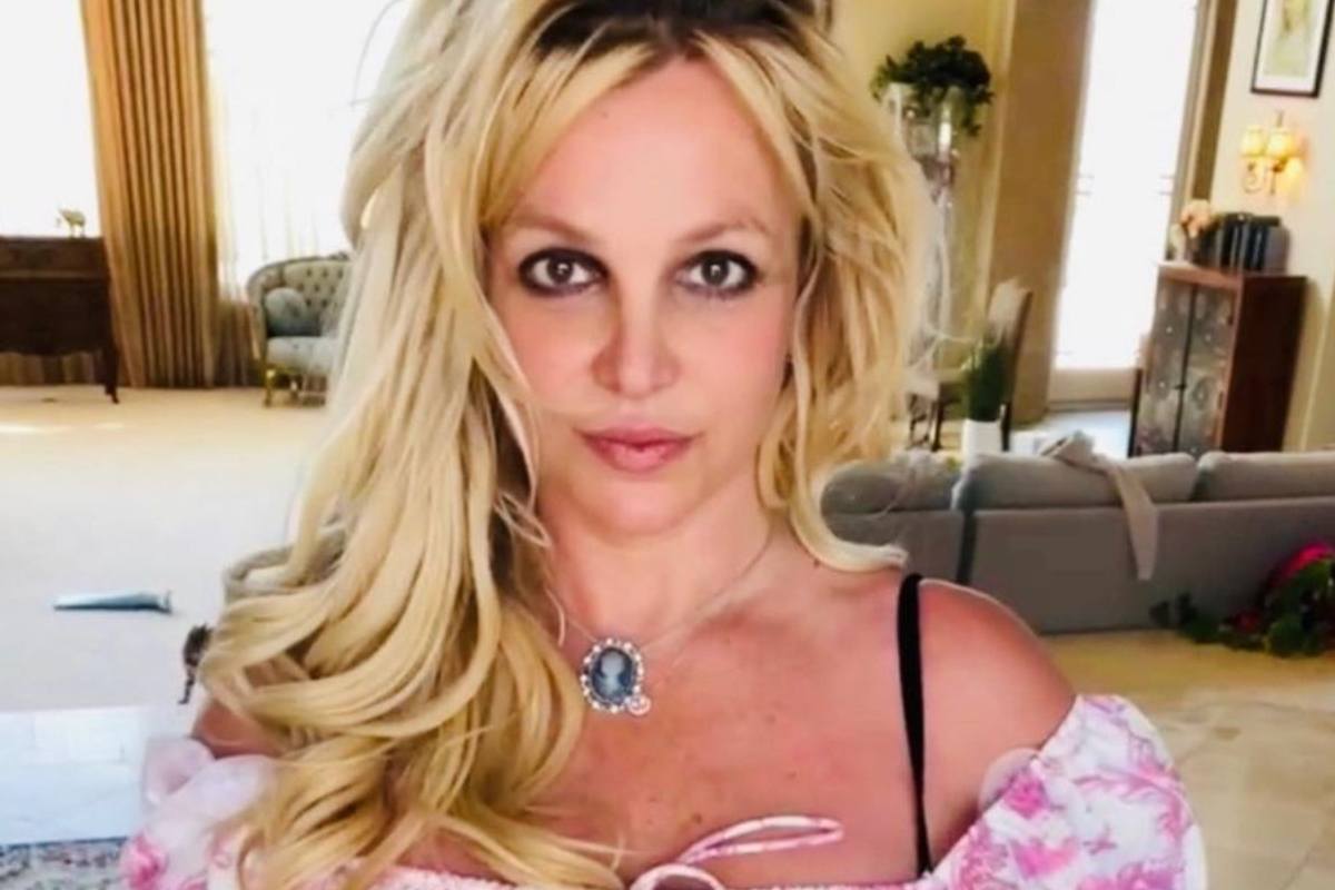 Britney Spears deelt foto van kus met Madonna op trouwfeest. De reactie van haar man? HILARISCH!