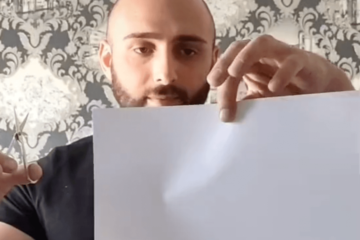 Man gaat viraal met papier en schaar: “Dit is gewoon superstraf!” (video’s)