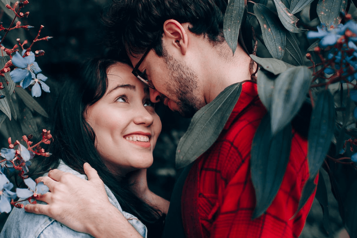 Wanhopige dame: “Mijn vriend (32) woont nog bij zijn moeder… wat moet ik doen?!”