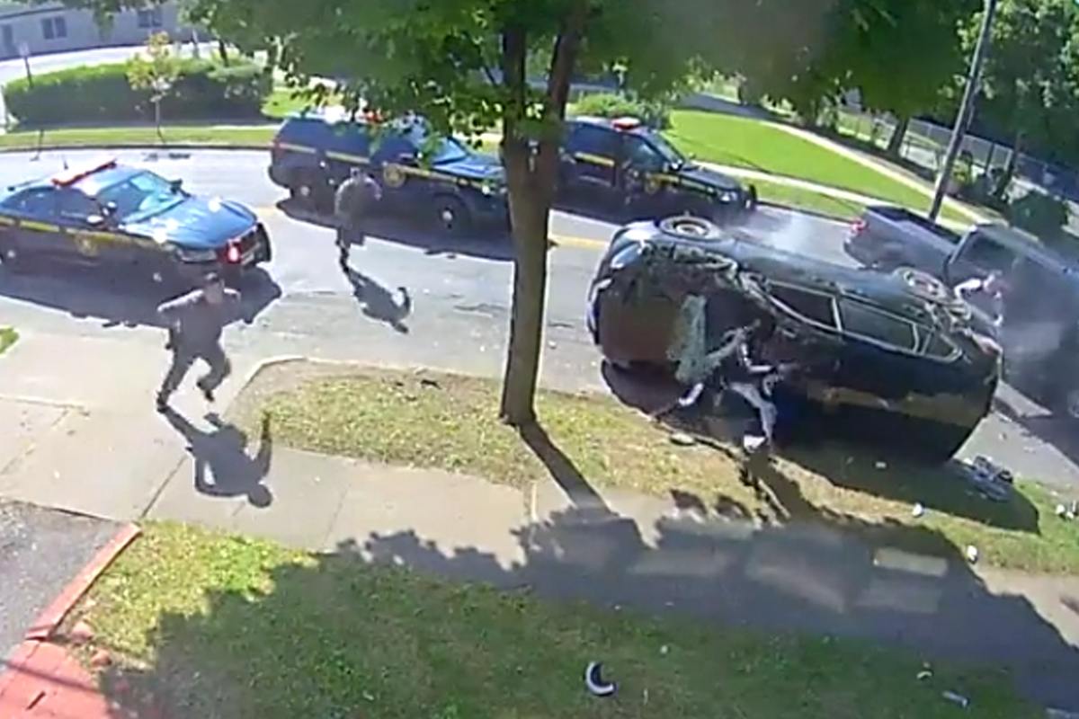 Achtervolging eindigt met meer dan SPECTACULAIRE crash: “Lijkt wel een actiefilm!” (video)