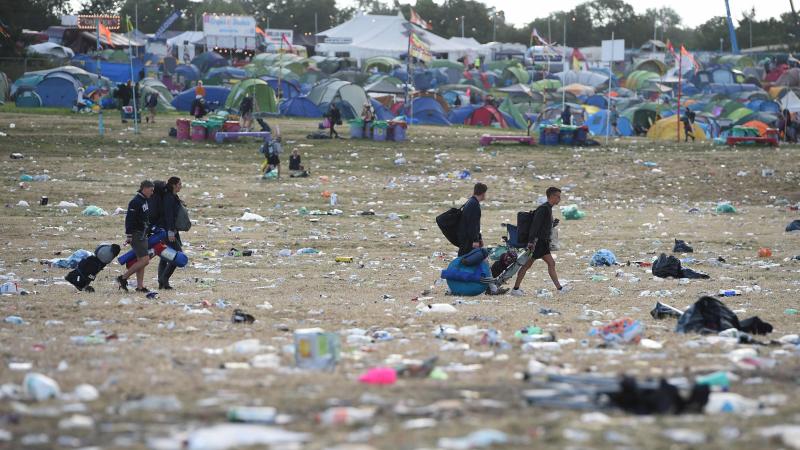 Moest je tent eraan geloven deze Rock Werchter? A.S. Adventure verwerkt kapotte tenten tot toilettassen