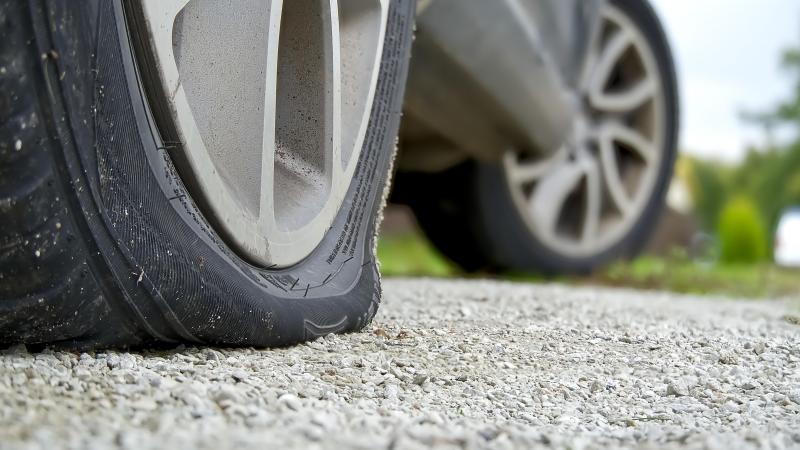 We hebben steeds vaker lekke band op reis: Wat is er aan de hand? En hoe is het te voorkomen?