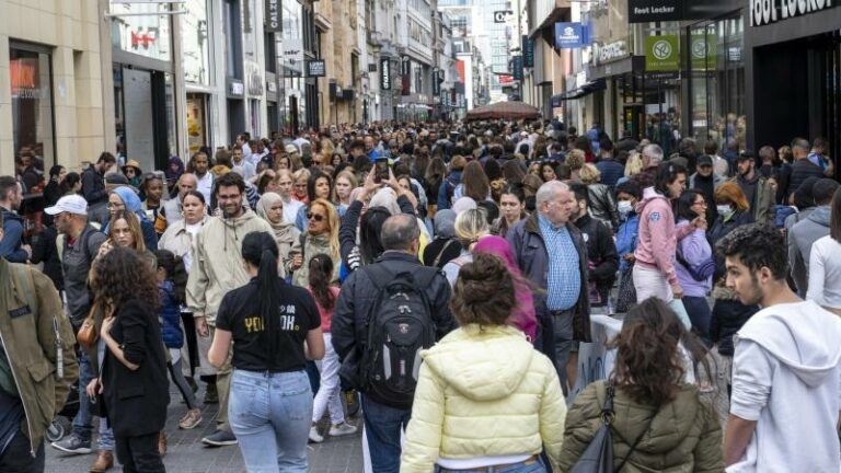 Bevolkingsdichtheid blijft toenemen: Vlaanderen telt nu bijna 500 inwoners per vierkante kilometer