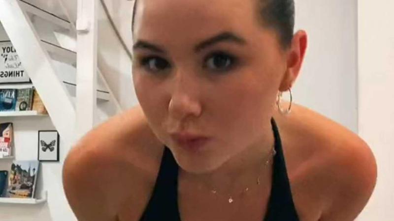 Vrouw is trots op feit dat ze maagd is op 21-jarige leeftijd: «Daar is niets mis mee!» (video)