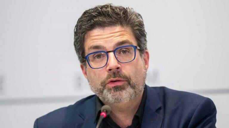 Hebben ook jonge mensen een tweede boosterprik nodig? Steven Van Gucht zorgt voor duidelijkheid.