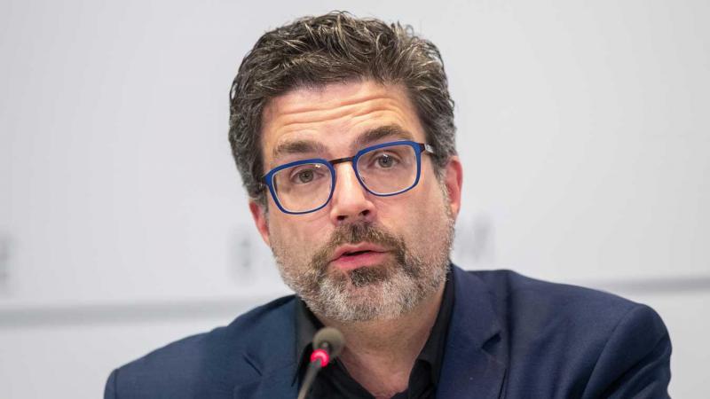 Hebben ook jonge mensen een tweede boosterprik nodig? Steven Van Gucht zorgt voor duidelijkheid.