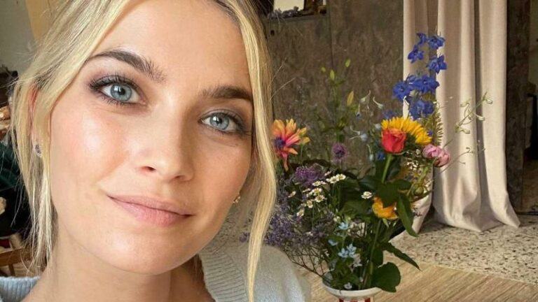 Tinne Oltmans heeft een relatie met ‘Lisa’-collega: «Ik zag ze hand in hand lopen»