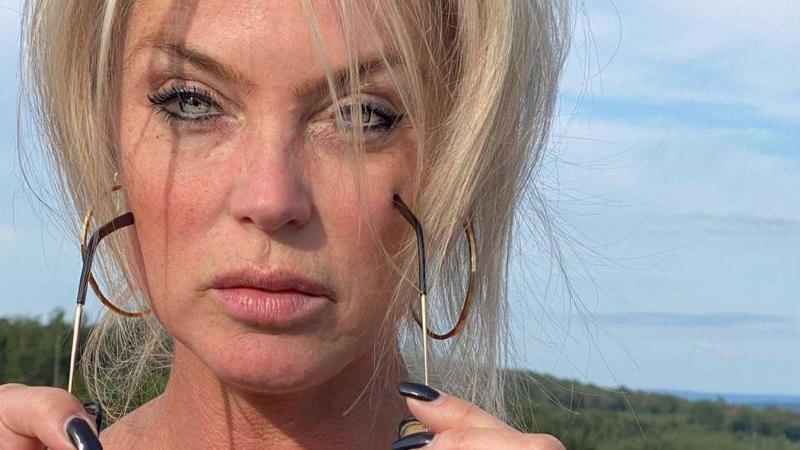 Joyce De Troch poseert na even twijfelen dan toch in bikini: «Fier dat zo’n foto nog net kan»