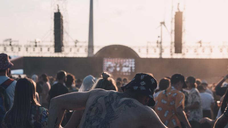 Kate Bush op gabber, de wereldklasse van Angèle en een broeierige raves: Dit was Dour XXL