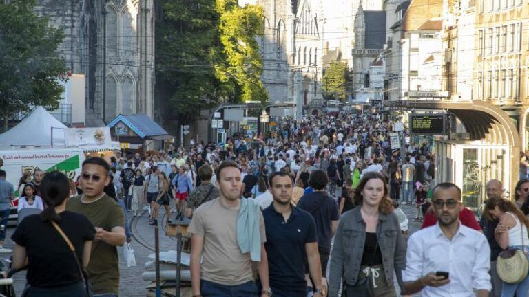 Gentse Feesten barst uit zijn voegen: Openingsweekend lokt 130.000 meer bezoekers dan in 2019