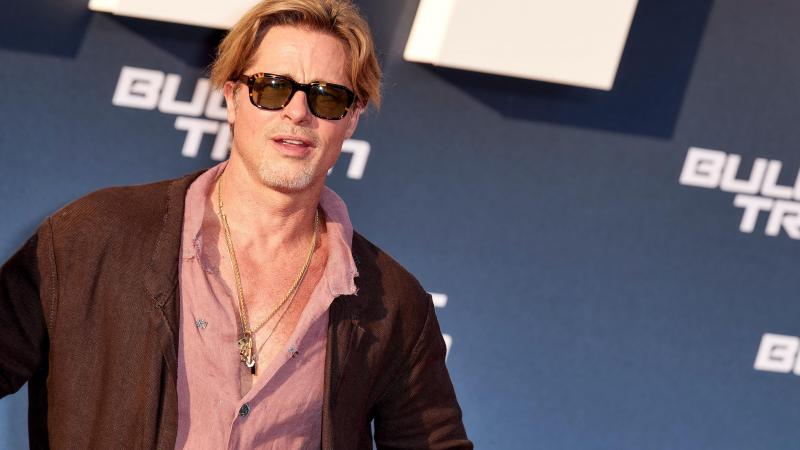 Brad Pitt draagt rok naar première: «Net wanneer je dacht dat hij niet sexyer kon worden»