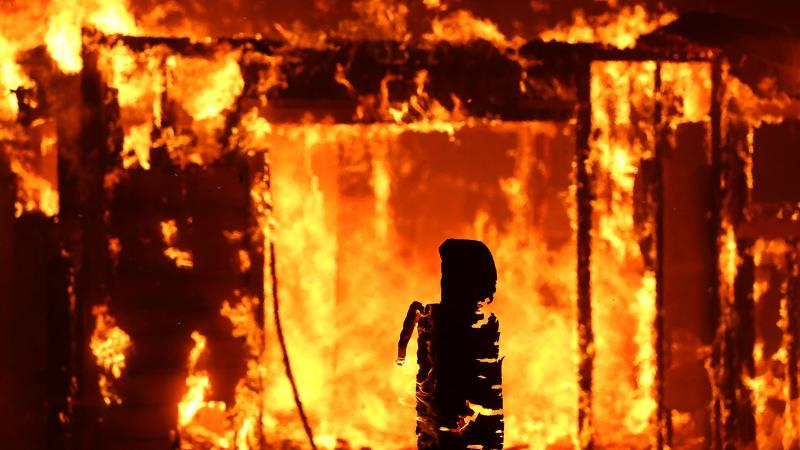 IN BEELD. Bosbrand nabij Amerikaanse Yosemite breidt zich verder uit: 6.000 mensen geëvacueerd