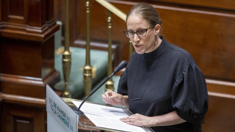 Staatssecretaris de Moor over lange wachtrijen bij Klein Kasteeltje: «Opvang alleen is niet de oplossing»