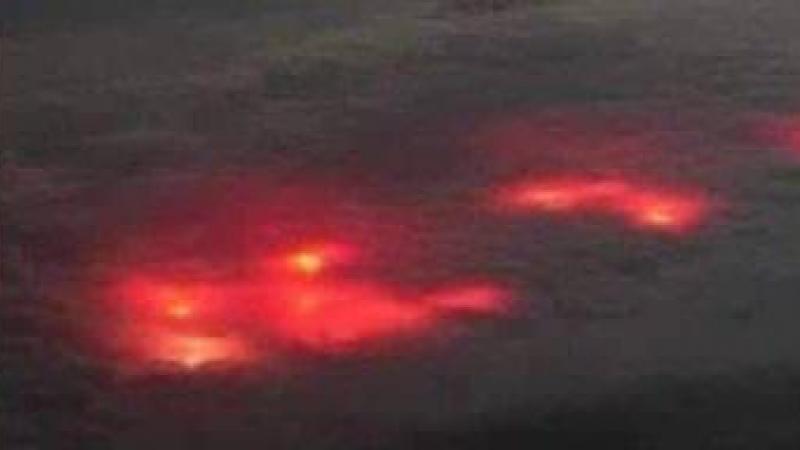 Internet in de ban van mysterieuze rode gloed over oceaan: «Het is net Stranger Things» (video)