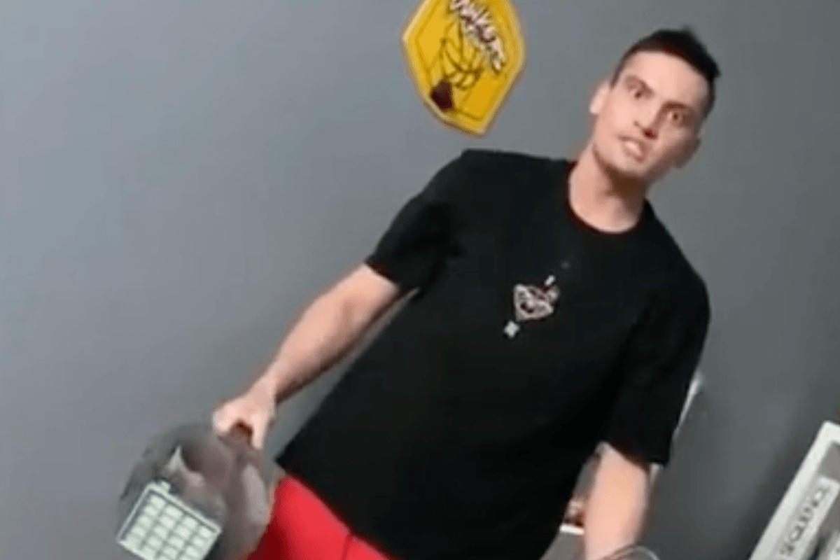 Van deze stofzuigerprank wordt je partner helemaal gek! (video)