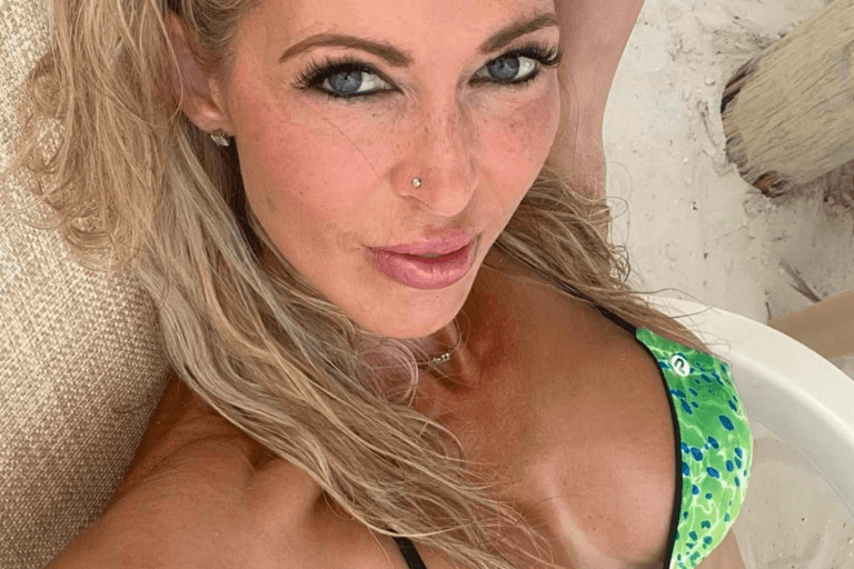 Immens populaire OnlyFans-ster bekent: “Het is allemaal begonnen toen ik seks had met de pizzabezorger” (foto’s)