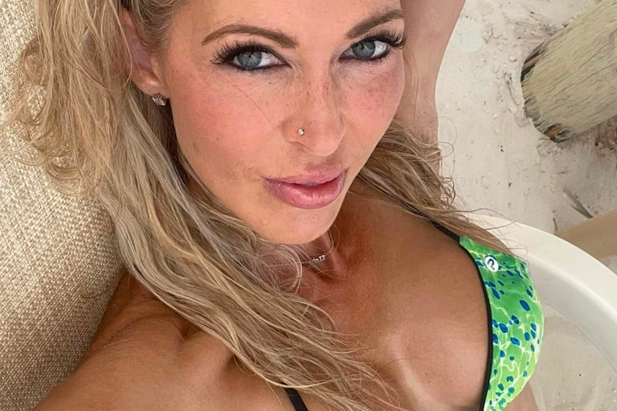 Immens populaire OnlyFans-ster bekent: “Het is allemaal begonnen toen ik seks had met de pizzabezorger” (foto’s)