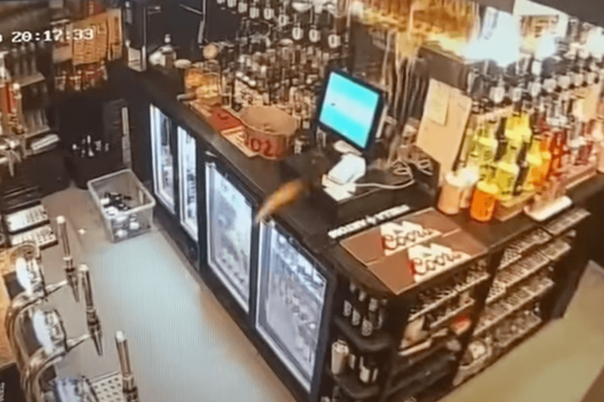 Bovennatuurlijk incident in 300 jaar oud café: “We denken dat we een spook hebben vastgelegd op camera” (video)