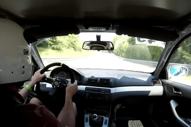 Nederlander crasht zijn BMW aan 150 kilometer per uur op Nürburgring (video)