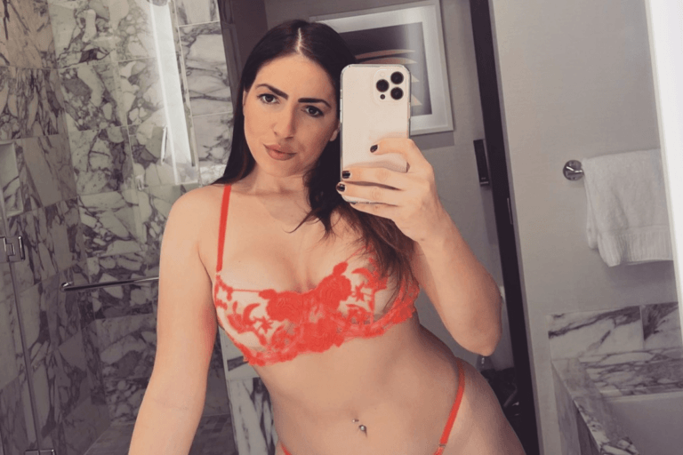 Model bijt van zich af: “Ja, ik word betaald om seks te hebben en dat is geweldig! Het kan me niet schelen dat mensen daar een oordeel over vellen!” (foto’s)