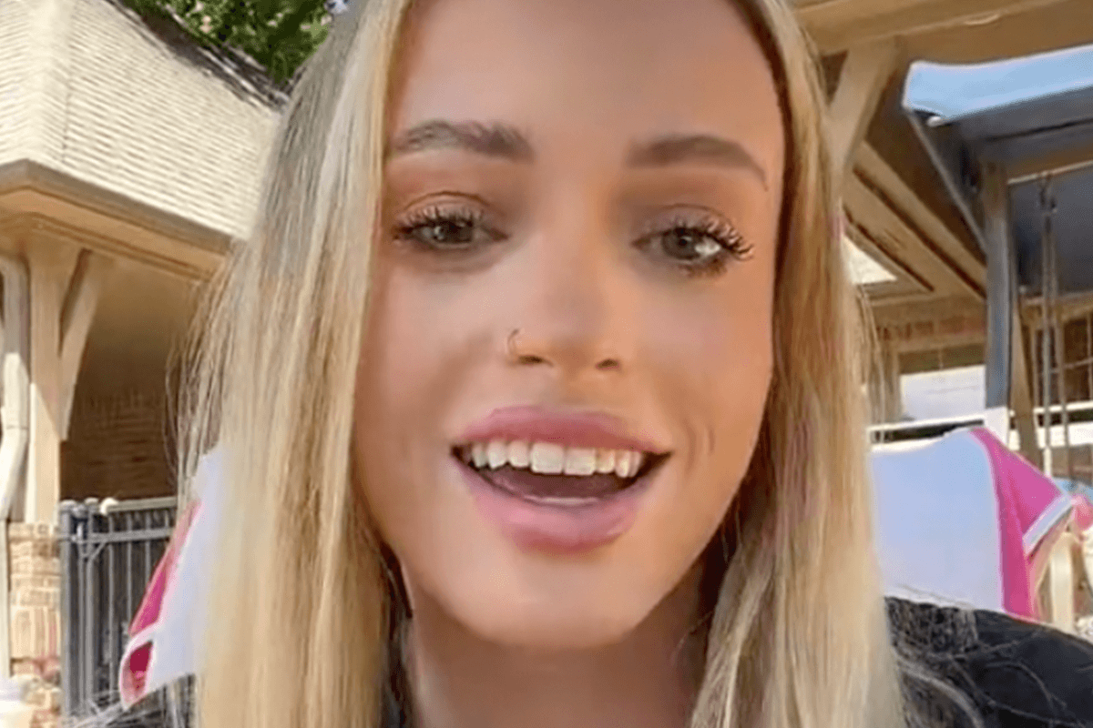 Vrouw wil mooie tatoeage van tropische planten, maar krijgt DIT in de plaats! (video)