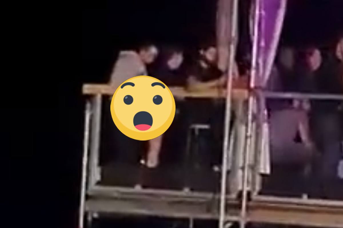 BETRAPT: Hitsig koppeltje gaat van bil op festival en krijgt veel bekijks! (video)