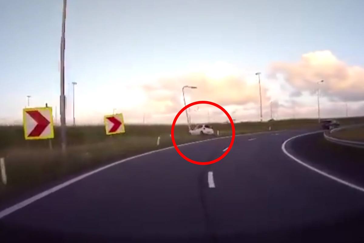 Ongeduldige wegpiraat steekt in bocht langs rechts voorbij. Maar dan? RAVAGE! (video)