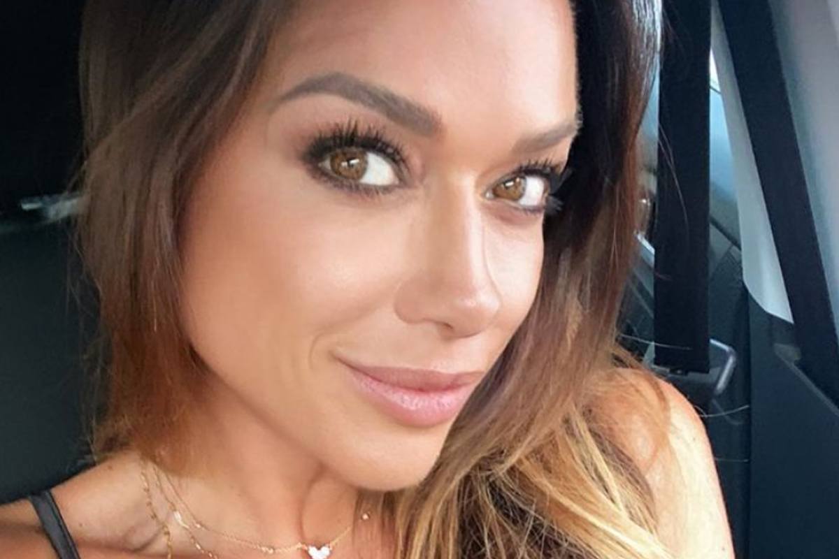 Valerie De Booser geniet in bikini van de zon. Fans jaloers: “Was ik die hond maar!” (foto)