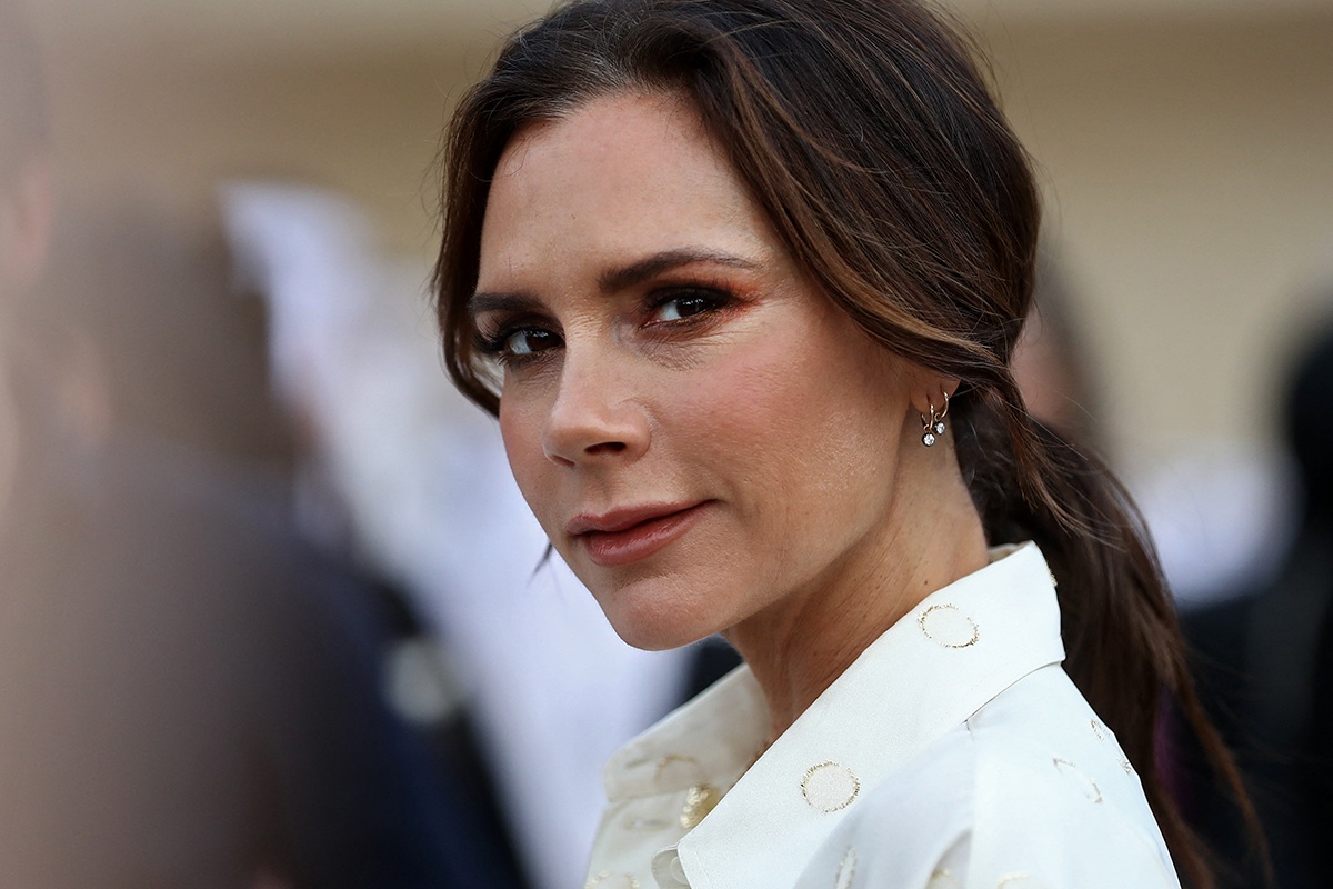 Victoria Beckham poseert in sensuele outfits voor ‘Vogue’: “Prachtig!” (foto’s)