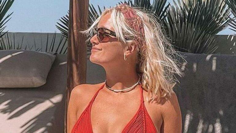 Volger merkt iets op bij bikinifoto van Julie Vermeire: «Is er iets kleins aan het groeien in de buik?»