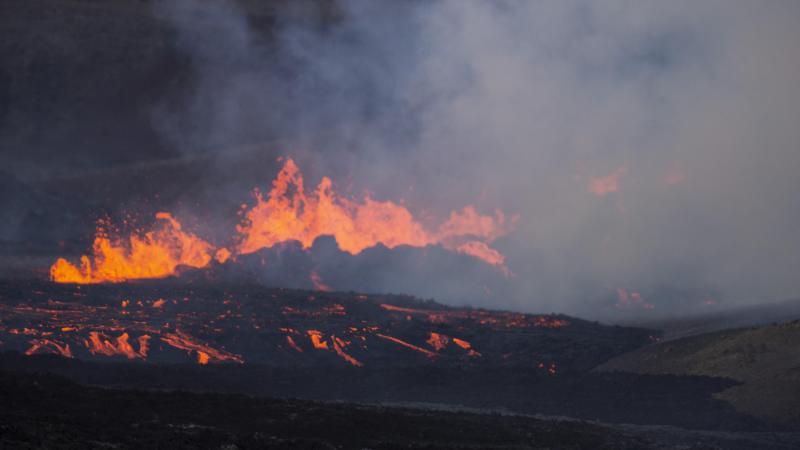 WOW. Indrukwekkende beelden tonen lavastromen na vulkaanuitbarsting in IJsland