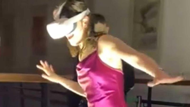 Vrouw probeert VR-spel uit op hoge hakken, maar dat was GEEN goed idee… (video)