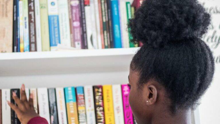 Leerlingen die papieren boeken lezen, scoren beter op leestest