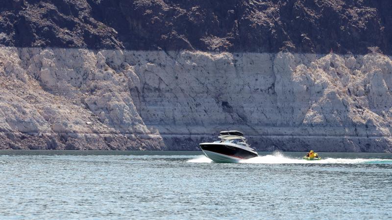 Extreme droogte legt opnieuw menselijke resten bloot in Amerikaans stuwmeer
