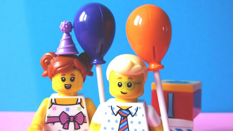 Lego blaast 90 kaarsjes uit: «Op liefde voor Lego staat geen leeftijd»