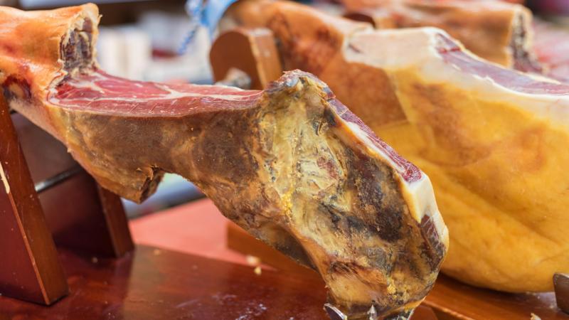 BIZAR. Spaanse man steelt 7.000 hammetjes van zijn werkgever ter waarde van half miljoen euro