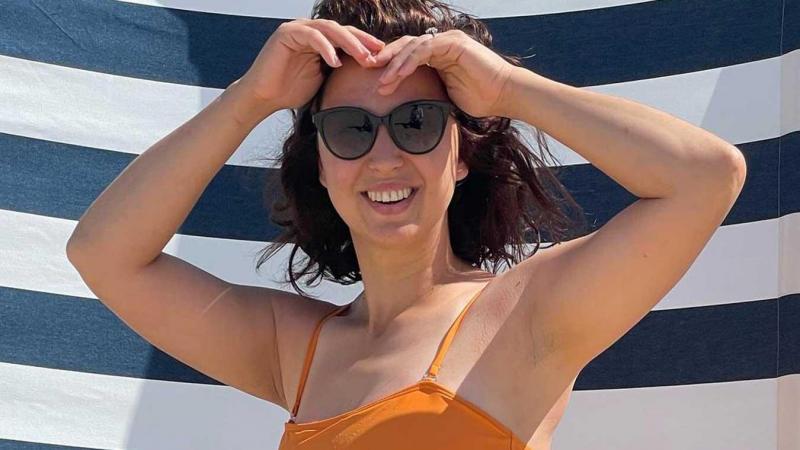 Nuria uit ‘Blind Getrouwd’ trekt buik bewust niet in op bikinifoto: «Fijn om eens een normaal lichaam te zien»