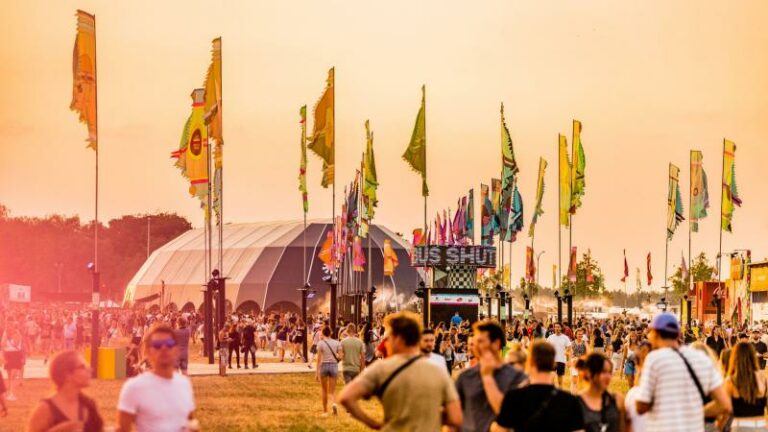 PUKKELPOP. Arctic Monkeys moeten plaats ruimen voor TikTok en onweerstaanbaar Belgisch talent