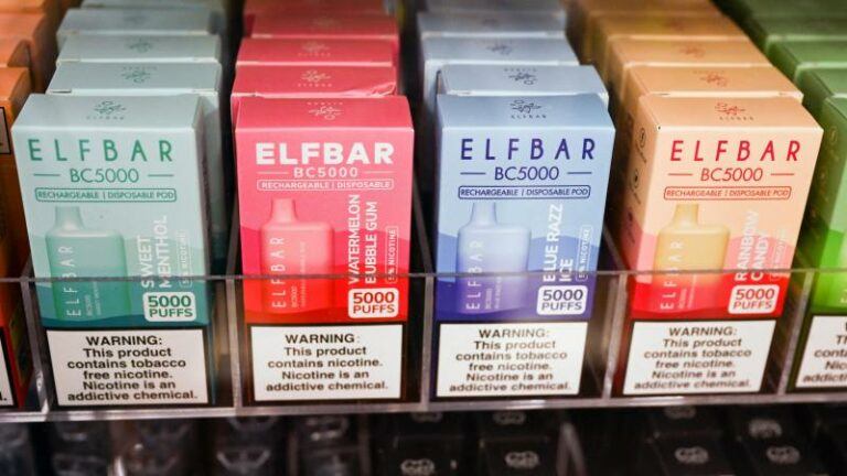 Kleurrijke e-sigaret is razend populair onder jongeren wereldwijd: wat zijn Elf Bars?