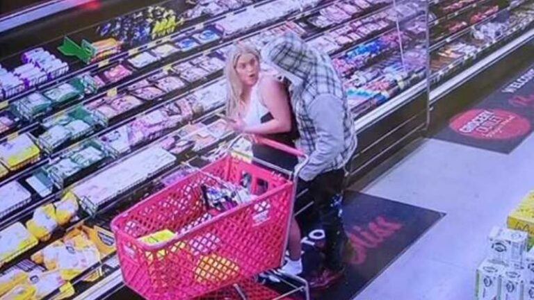 Vrouw wordt betast in winkel, maar sommigen leggen de schuld bij haar: «Wat had je verwacht met zo’n outfit?!»