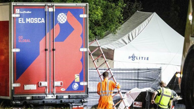 Zes doden bij ongeval met vrachtwagen op buurtfeest in Nederland (foto’s)