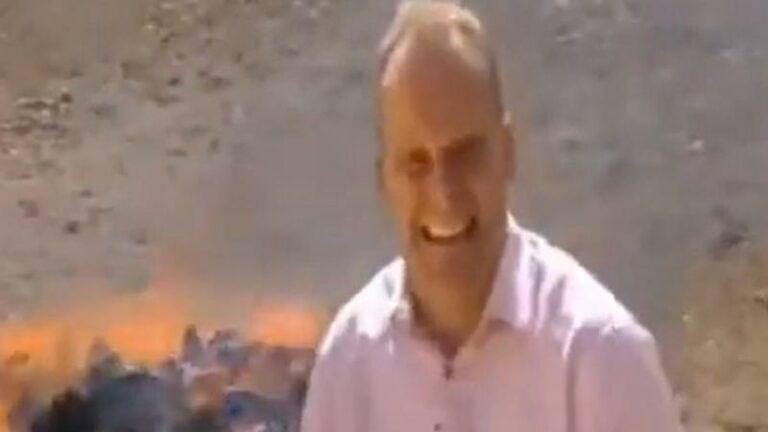 Beelden van journalist die per ongeluk high wordt van brandende heroïne gaan na acht jaar weer viraal (video)