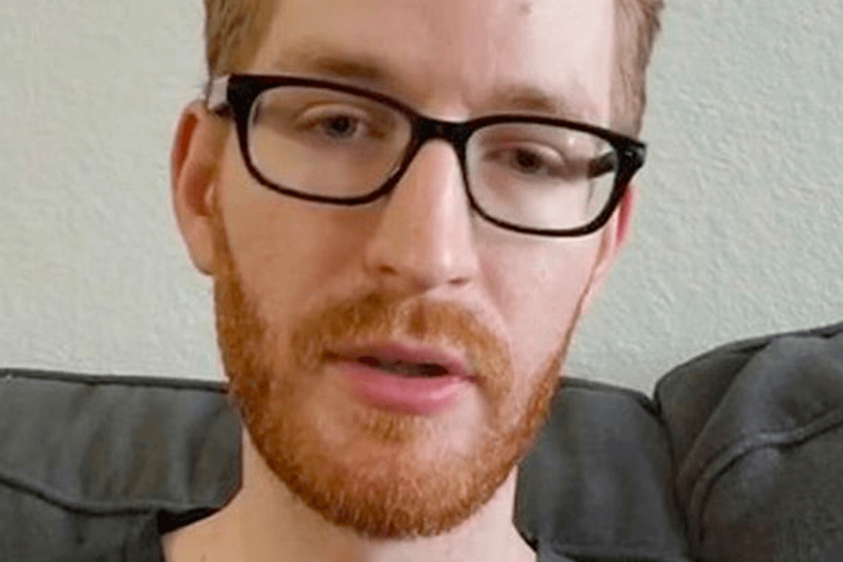 Man shockeert met pikant verhaal: “Ik deed per ongeluk een grote behoefte na de seks… en toen kwamen haar ouders thuis” (video)