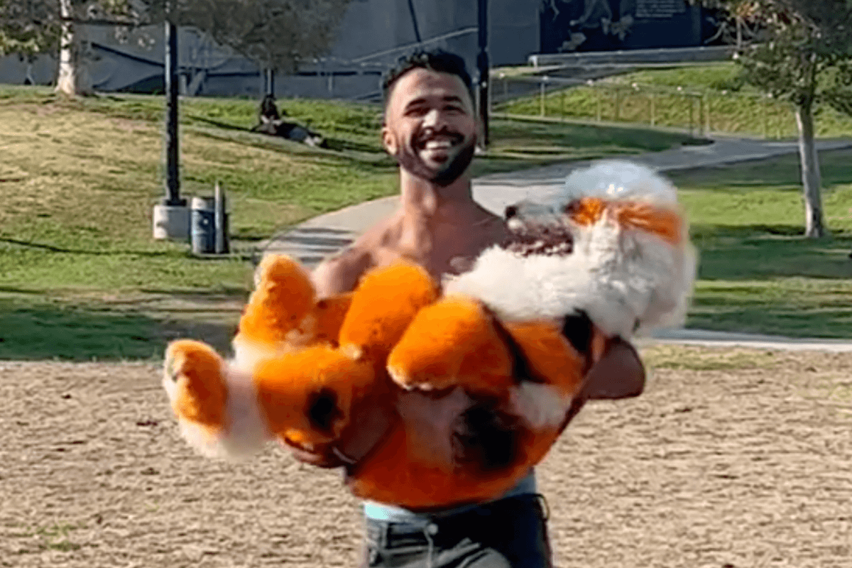 Puppy krijgt een ‘extreme make-over’: “Hij lijkt net op een Pokémon!” (video)