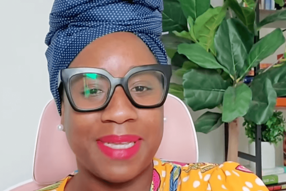 Leerkracht verduidelijkt: “Dit is waarom vrouwen nooit een strak geslachtsdeel zouden willen hebben” (video)