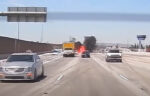 Vliegtuig crasht op drukke autosnelweg: “Ondanks vuurbal is niemand gewond geraakt” (video)