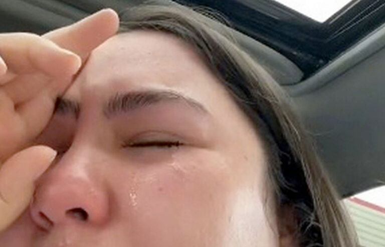 Vrouw na rampzalige kappersbeurt: “Ik vond huilvideo’s altijd belachelijk en zie mij hier nu…” (video)