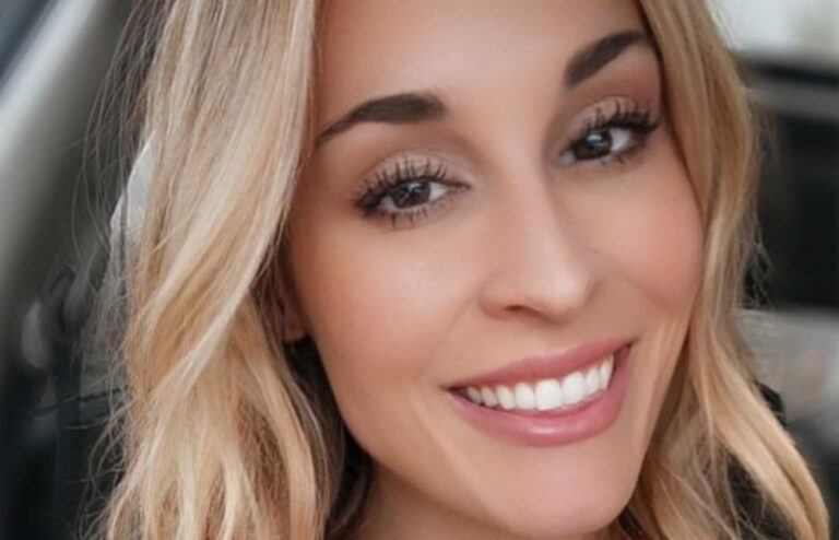 Mama neemt ontslag nadat collega’s ontdekten dat ze op OnlyFans zit: “Ik ben rijk nu!” (foto’s/video’s)