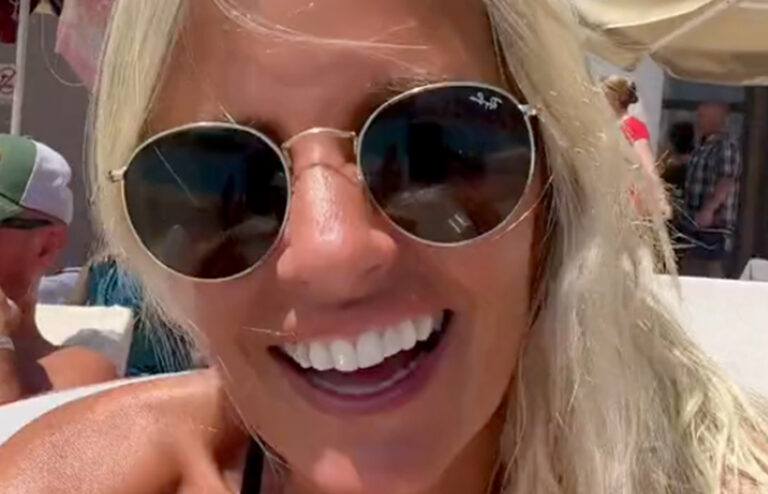Mensen kunnen maar niet over looks van knappe moeder en dochter: “Het zijn net twee zussen!” (video)